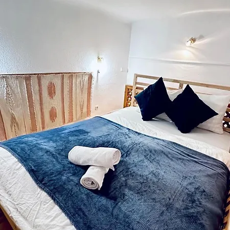 Apartament Ulloi - Unique Style Near Corvin *